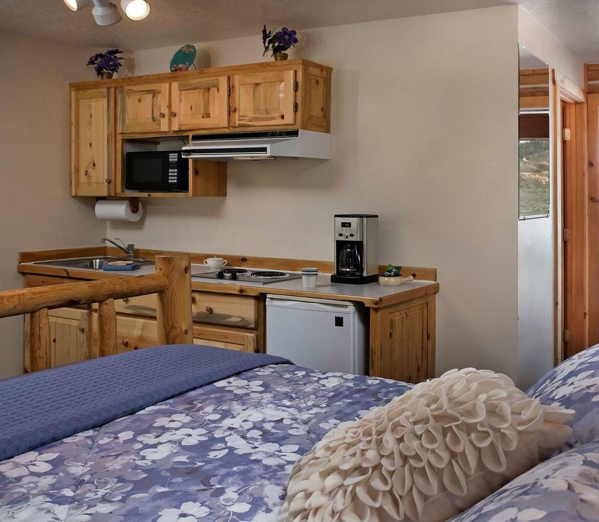 Redfish Riverside Inn Stanley Экстерьер фото